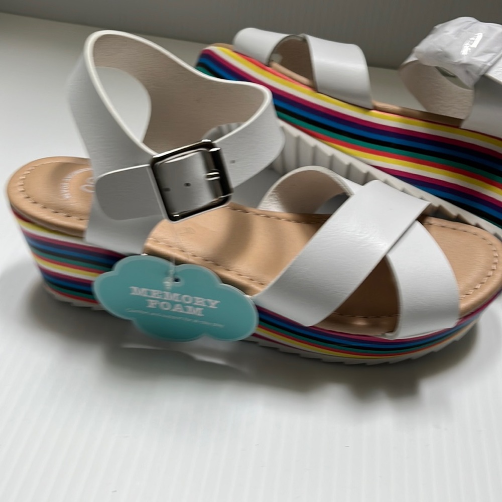 So (Delsie style) girls memory foam, size 4M wedge sandals